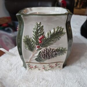 Yankee Candle White Ceramic Electric Fragrance Warmer - White